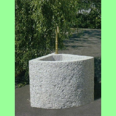 Viertelkreisbrunnen grau